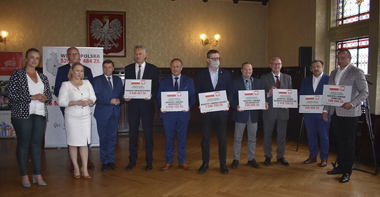 Przywieźli kasę dla naszych samochodów