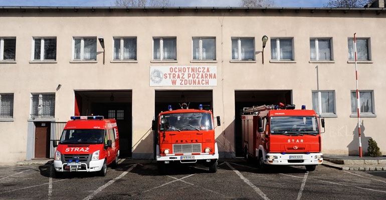 Druhowie czekają na samochód