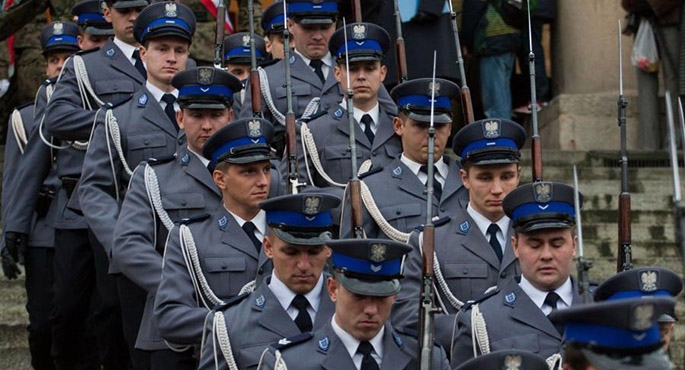 Mundurowi później na emeryturę?