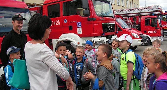 Wakacyjna wizyta dzieci u strażaków