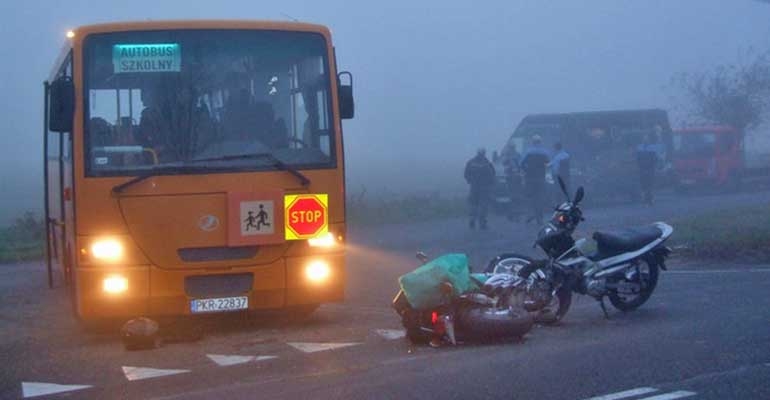 Zderzenie motocyklisty z motorowerzystą