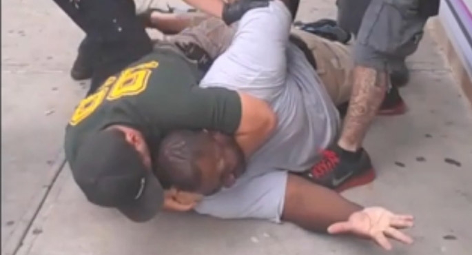 Eric Garner (†43 l.) zginął 17 lipca 2014 roku