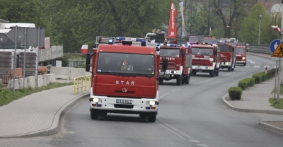 Parada wozów strażackich w Koźminie Wlkp.[wideo]
