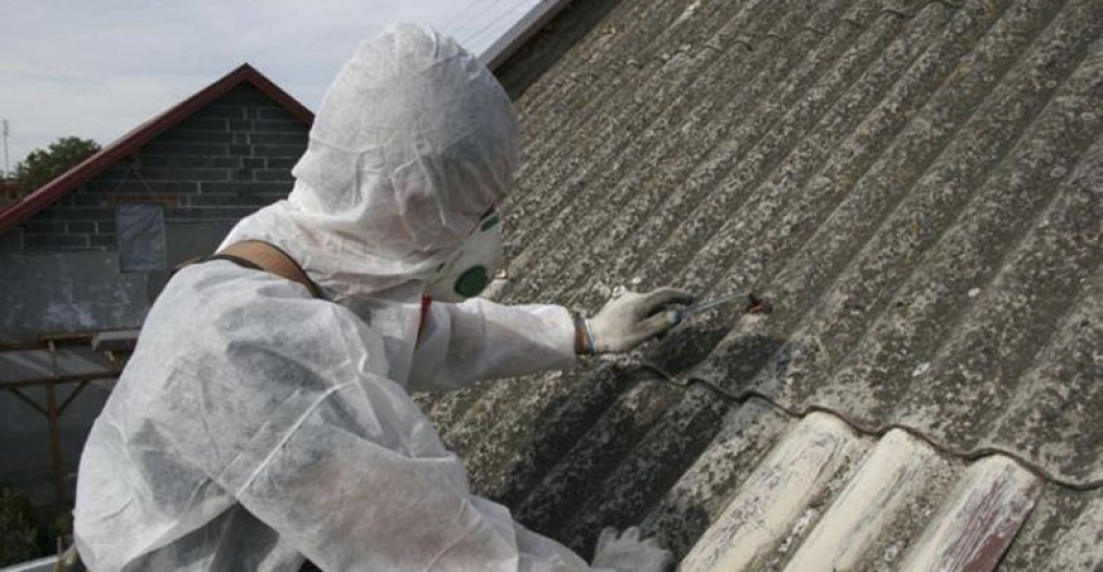 Kto zajmie się usuwaniem azbestu?