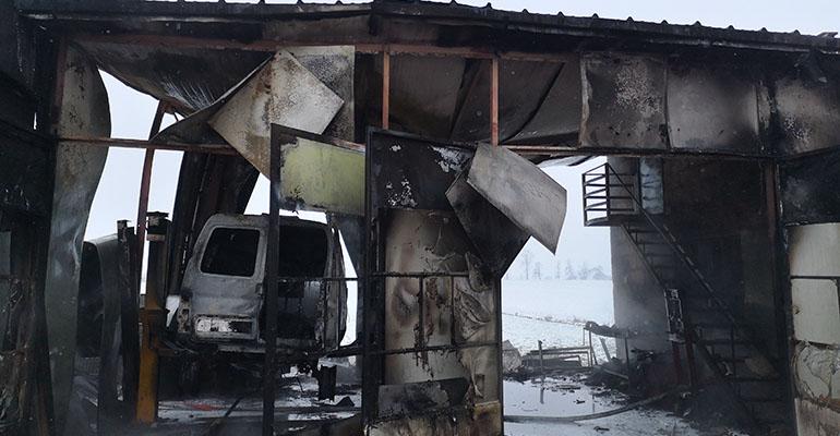 Pożar warsztatu samochodowego