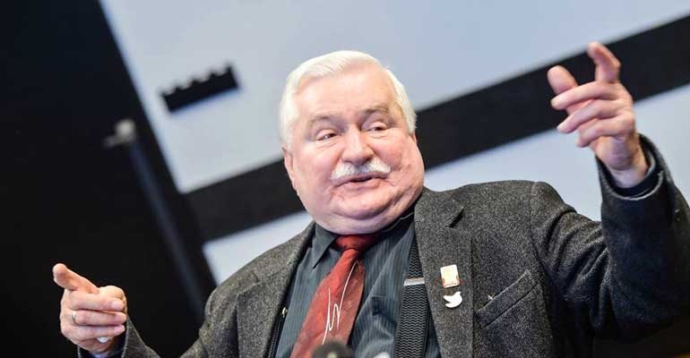 Wałęsa zrzekł się nagrody