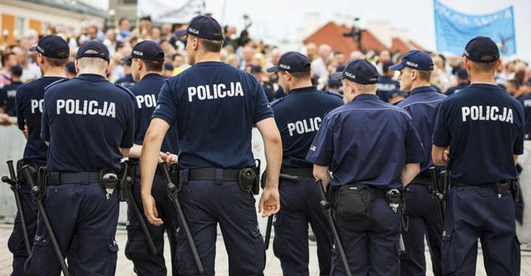 Na początku policji zarobisz 3,8 tys. zł